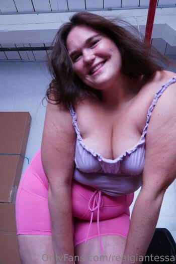 Giga Goddess Al / realgiantessa nude photo #17