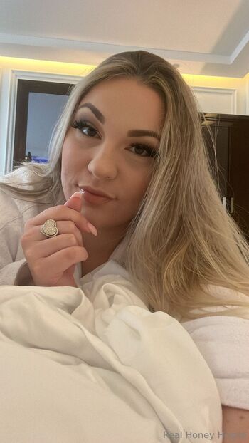 Marissa Suprem / realhoneyhustla nude photo #8