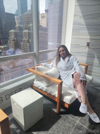 Marissa Suprem / realhoneyhustla nude photo #9