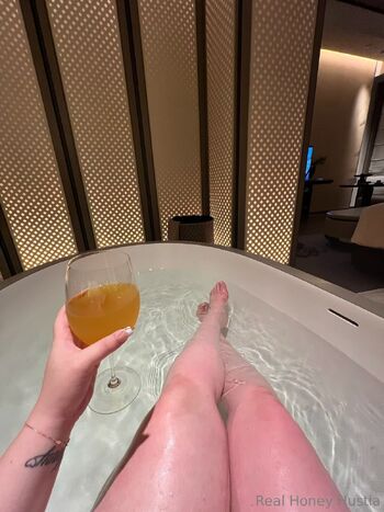 Marissa Suprem / realhoneyhustla nude photo #17