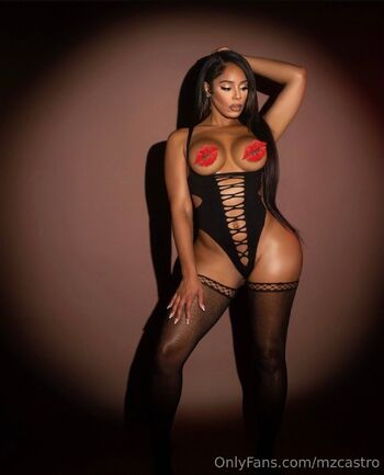 Larissa / reallarissacastro nude photo #21