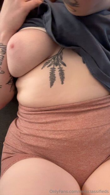 Courtney / redsclassifieds nude photo #33