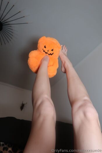 Zoe Strawberry / redxxxsuede / strawberryfelon / redxxxsuedee nude photo #1