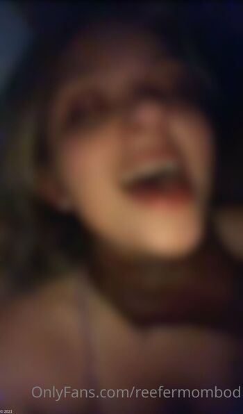 Ale / reefermombod nude photo #3