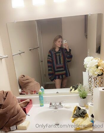 Ale / reefermombod nude photo #4