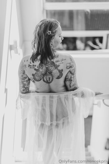 Renee K / reneekpriv nude photo #1