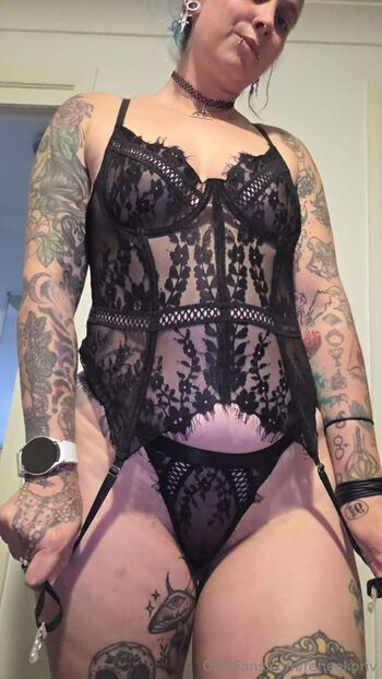 Renee K / reneekpriv nude photo #8