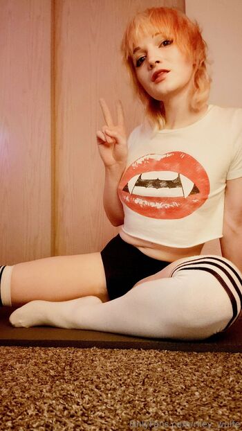 Riley_Wulf / riley_wulfe nude photo #18