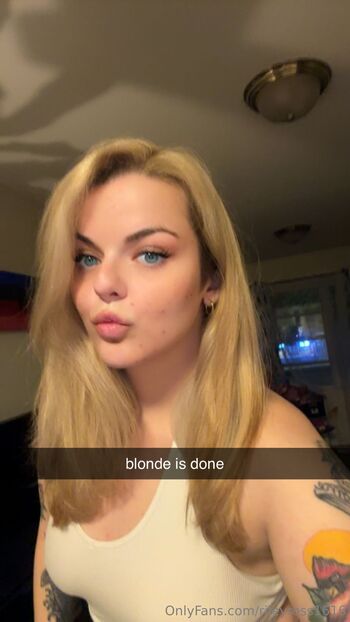 Riley Ros / rileyross1616 nude photo #6