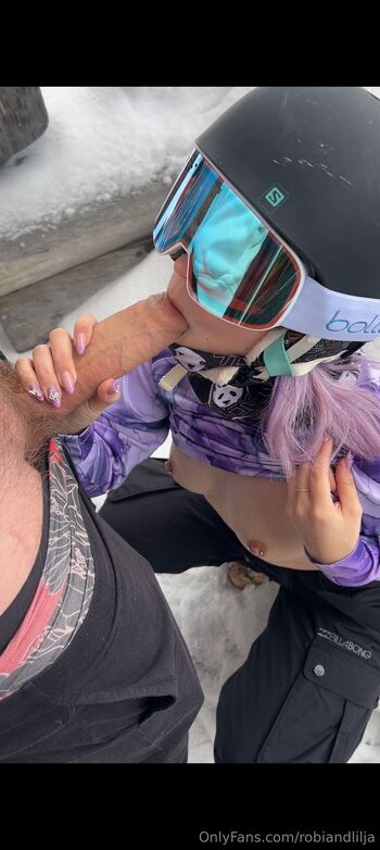 Robi Lilj / robiandlilja nude photo #10