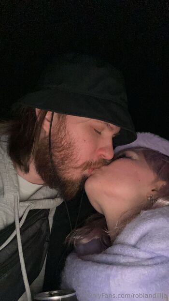 Robi Lilj / robiandlilja nude photo #17