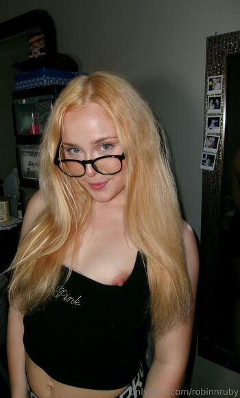 Robin Rub / robinnruby nude photo #2