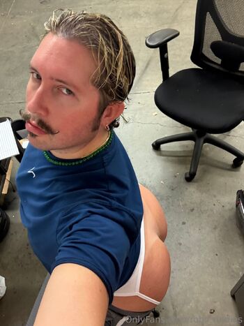 Undiefan Ro / robs_undies nude photo #2