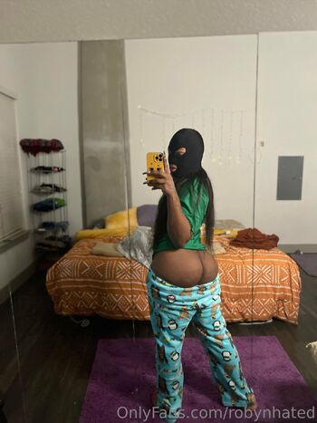 Discrete(KeepItBetweenUs / robynhated nude photo #11