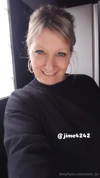 Romi / romi_to nude photo #10