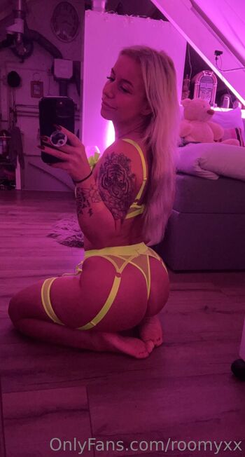 Roomyx / roomyxx / roomyxx1 nude photo #4