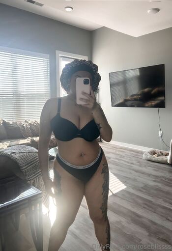 Roseblisss / roseblissss nude photo #31