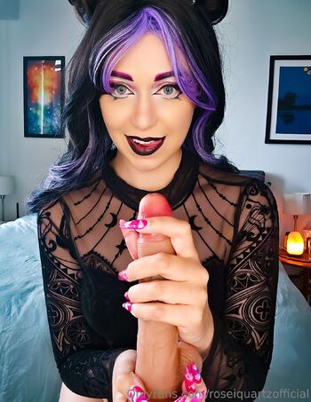 Roseiquart / roseiquartzofficial nude photo #5