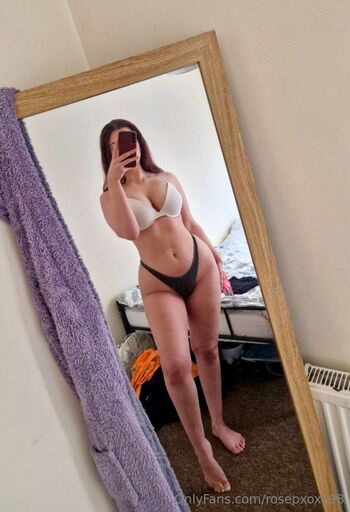 OnlyFans / rosepxoxo98 nude photo #10