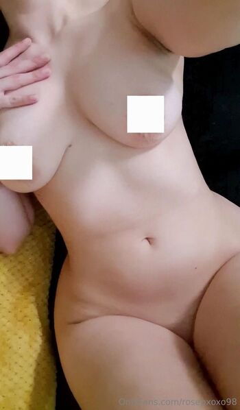 OnlyFans / rosepxoxo98 nude photo #18