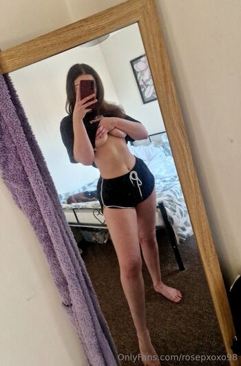 OnlyFans / rosepxoxo98 nude photo #20