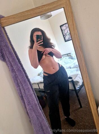 OnlyFans / rosepxoxo98 nude photo #31