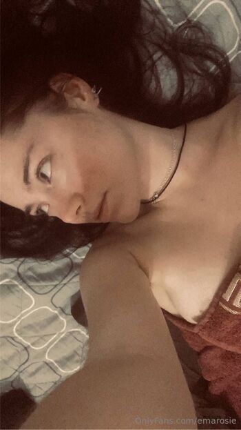 Em / rosexoema nude photo #15