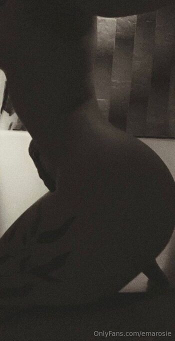 Em / rosexoema nude photo #16