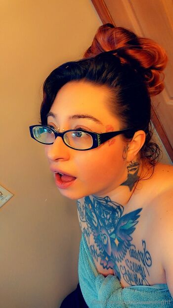 OnlyFans / roseynight nude photo #5