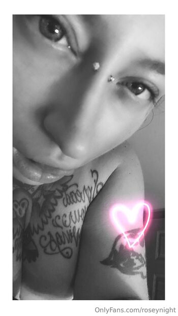 OnlyFans / roseynight nude photo #8