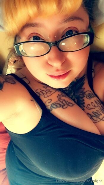OnlyFans / roseynight nude photo #9