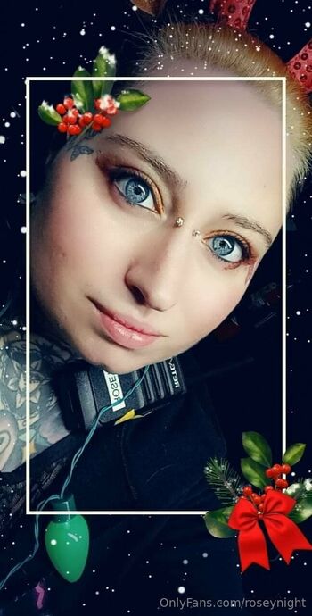 OnlyFans / roseynight nude photo #11