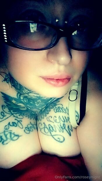OnlyFans / roseynight nude photo #14