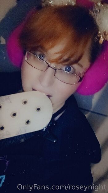 OnlyFans / roseynight nude photo #17