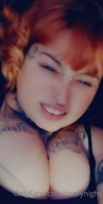OnlyFans / roseynight nude photo #20