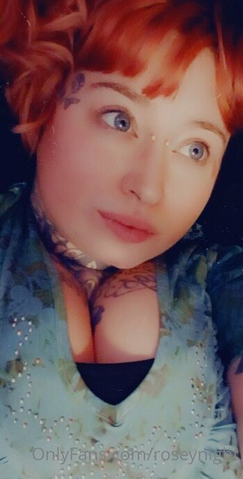 OnlyFans / roseynight nude photo #21