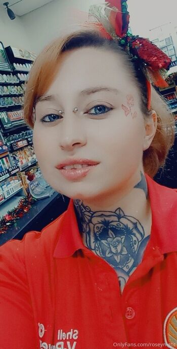 OnlyFans / roseynight nude photo #27
