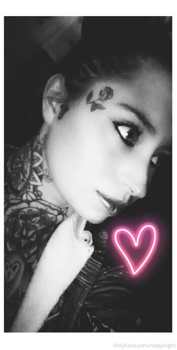 OnlyFans / roseynight nude photo #30