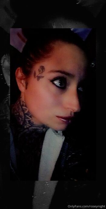 OnlyFans / roseynight nude photo #32