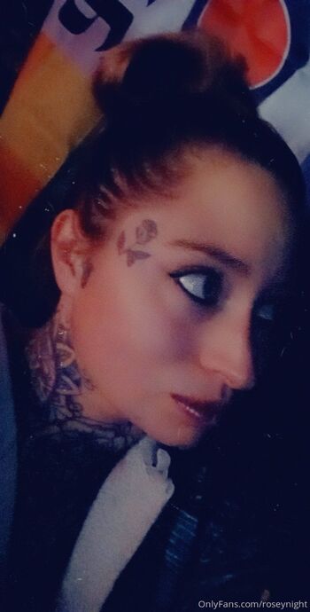 OnlyFans / roseynight nude photo #33