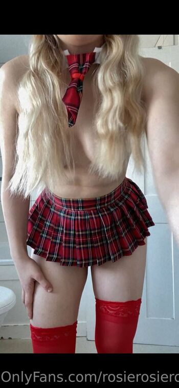 Rosi / rosierosierosiexoxo nude photo #1