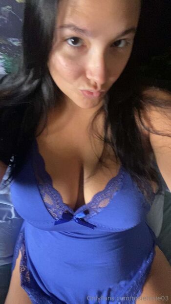 Rosi / rosietosie03 nude photo #4