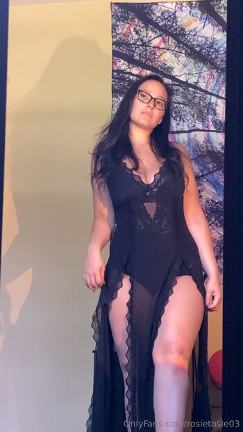 Rosi / rosietosie03 nude photo #5