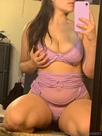 Rosi / rosietosie03 nude photo #9