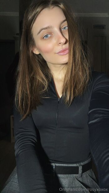 Ros / rosyxoxox nude photo #2