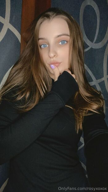 Ros / rosyxoxox nude photo #15