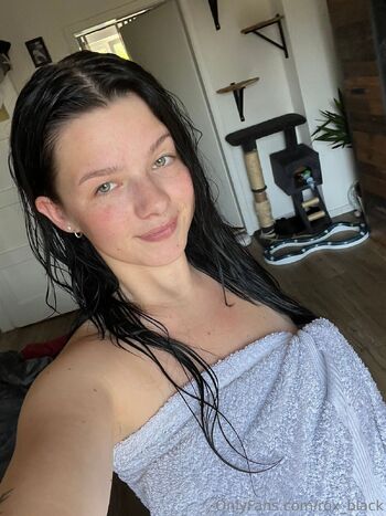 Roxann / rox_black / roxi_black nude photo #34