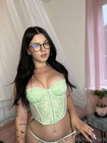 Roxann / rox_black / roxi_black nude photo #36