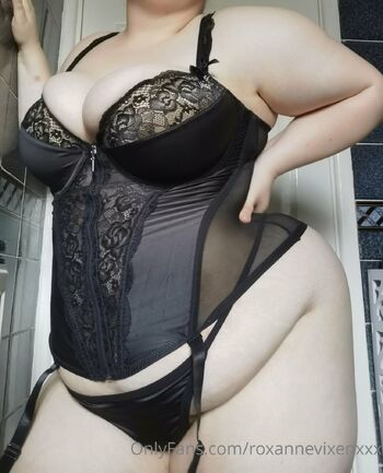 Roxanne Vixe / roxannevixenxxx nude photo #11