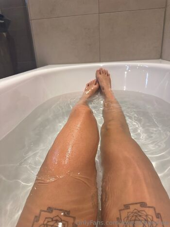 OnlyFans / roxysdreamfree nude photo #1